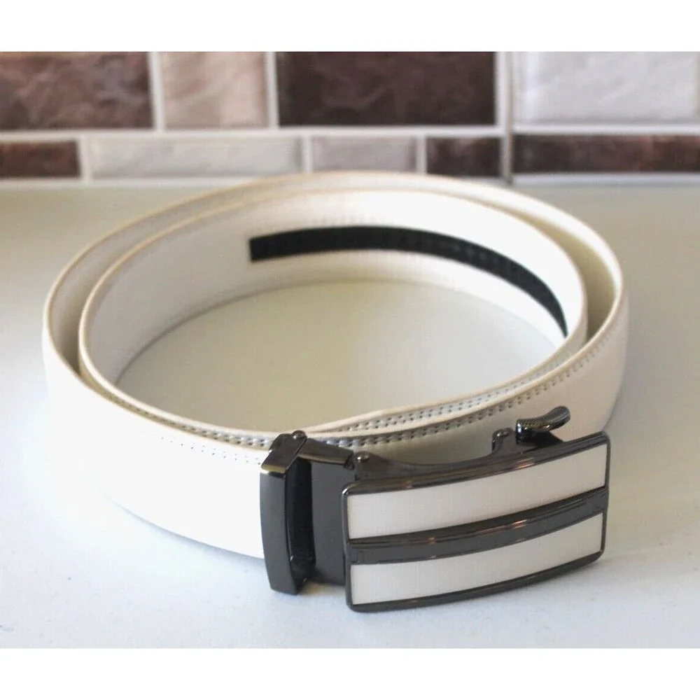 Womens White Faux Leather Fashion Belt w/Black & White Buckle Size 32